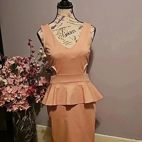 Light peach Charlotte russe dress - Picture 1 of 4